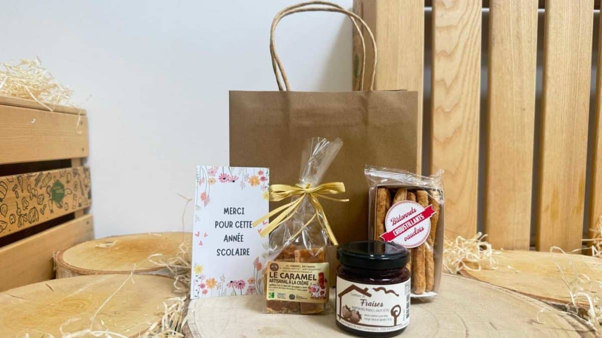 Sachet des petits mercis avec caramels à la crème, confiture artisanale et bâtonnets croustillants vaudois